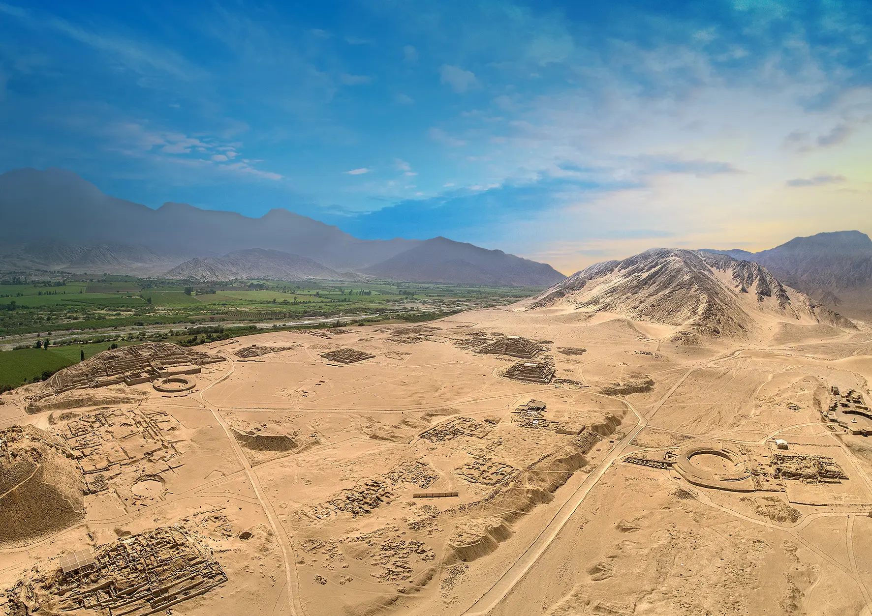 Vista panorámica de la Ciudad Sagrada de Caral