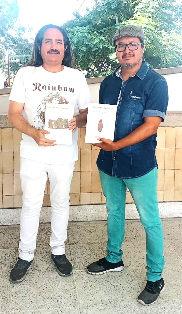 Donación de libros del Dr. Luis Salcedo